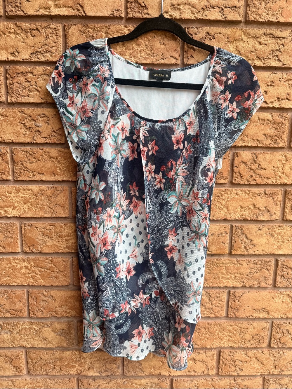 💫4/$25 • Tamara H Floral Paisley Layered Scoop Neck Top